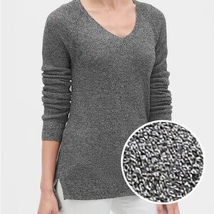 SMALL Women’s V-Neck Pullover Sweater Black Marble